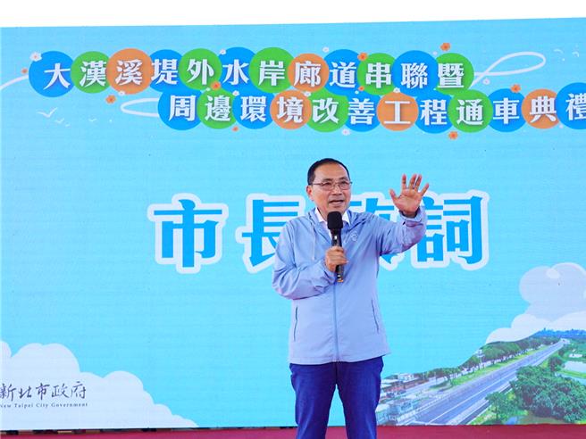 新北市副市长刘和然近期频跑行程、积极接受媒体採访，遭外界怀疑是为2026市长选举热身，对此侯友宜今(18)日出席活动时解释，副市长勤跑行程是因为新北市幅员辽阔、行程也多，一个市长没办法全部跑到，必须仰赖三位副市长帮忙。(新北水利局提供)