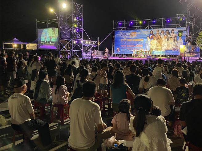 2024金门「金湖海滩花蛤季」首度移师「八二据点」办理，明起一连三天将带给地区民眾前所未有的精彩节目体验。(于家麒摄)