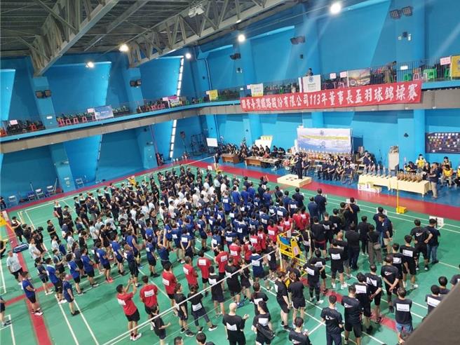 台铁公司首届羽球锦标赛有超过300名选手参与。（台铁公司提供／蔡明亘台北传真）