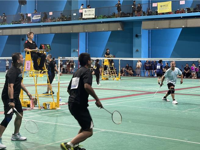 台铁公司首届羽球锦标赛有超过300名选手参与。（台铁公司提供／蔡明亘台北传真）
