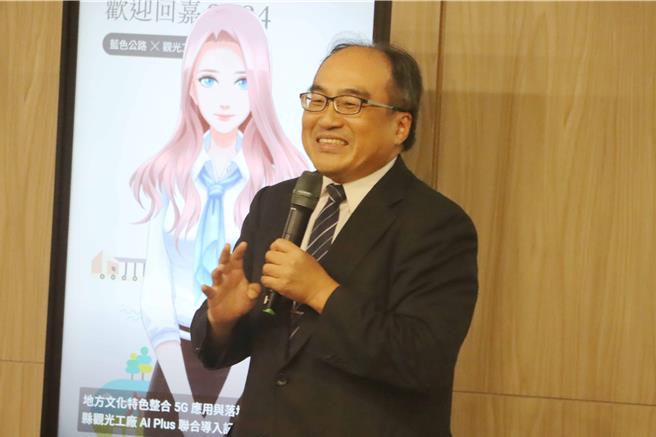 数发部数位产业署长吕正华说，县府很给力，把15间观光工厂串连起来，在政府帮忙下，让产业导入更多数位化。（吕妍庭摄）