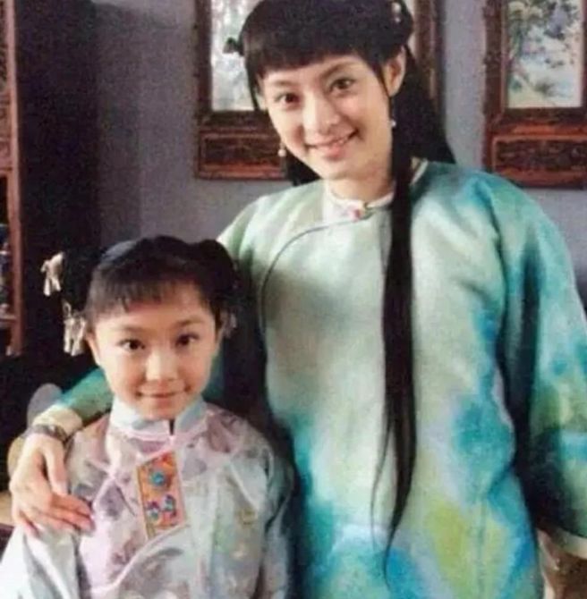 孙艷11岁那年演出《甄嬛传》中甄嬛妹妹玉饶的童年。（图／翻摄自微博）