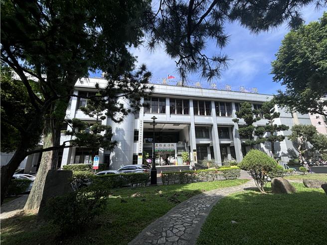 桃园市政府拟整合芦竹区公所、南崁公有零售市场及市立图书馆南崁分馆，重建为多功能复合式「芦竹行政园区」。（姜霏摄）