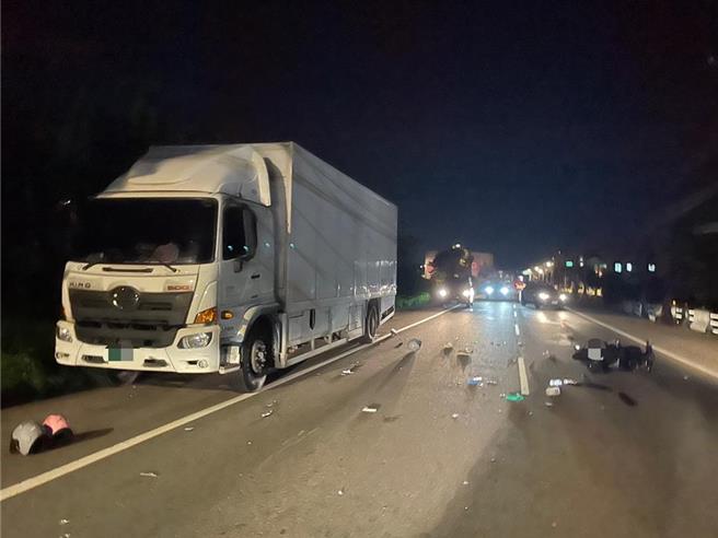 無照少年騎車夜遊車禍釀2死，友人目睹意外過程奔跑求援。(警方提供／呂筱蟬桃園傳真)