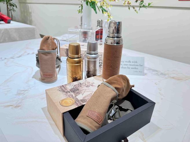 膳魔師「復古杯航海系列」，具許多精細工藝設計。（古明弘攝）