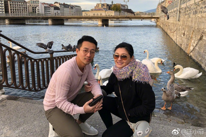 汪小菲過去也曾帶大S去瑞士餵天鵝。（圖／汪小菲 微博）