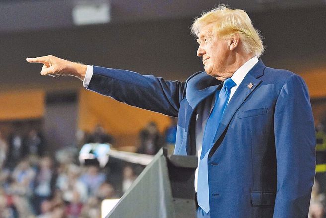 川普认为，台湾需要美国保护，但没有付出任何代价是不行的；美国就是保险公司，要安全保障就是要付钱。（美联社）