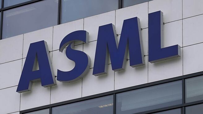 美国打算扩大半导体出口禁令，对荷兰施压，令艾司摩尔前景蒙灰。图／美联社