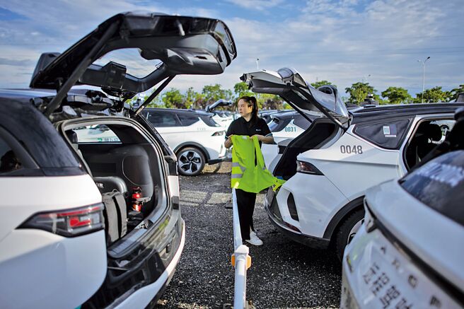 陆无人驾驶车满街抢生意，普通计程车濒临淘汰边缘。图为示意图。（新华社）