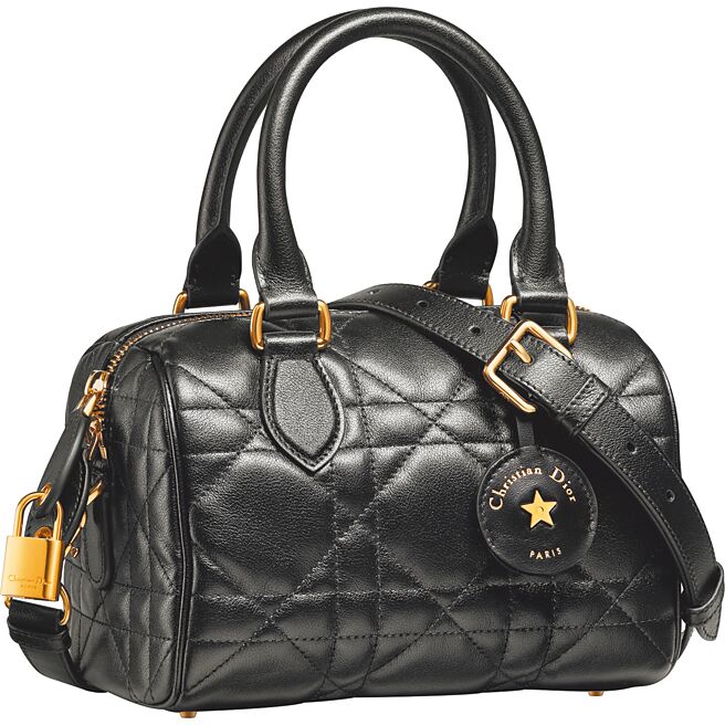 Dior Groove 20黑色籐格紋小牛皮提包，售價11萬元。（Dior提供）