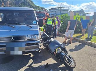 新北野柳车祸 骑士遭厢型车压住送医
