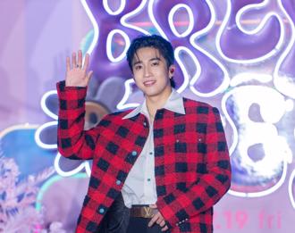 微風南山夏夜祭閃星光 　婁峻碩勸buy不忘打片