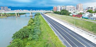 大汉溪堤外便道通车 政治味浓
