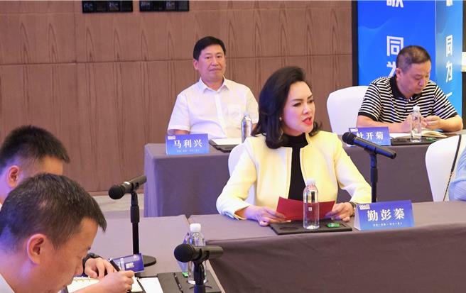 昆明台協會長（前排中）勤彭蓁表示，雲南是通往南亞和東南亞的重要門戶，也是區域貿易和投資的關鍵樞紐。（吳泓勳攝）