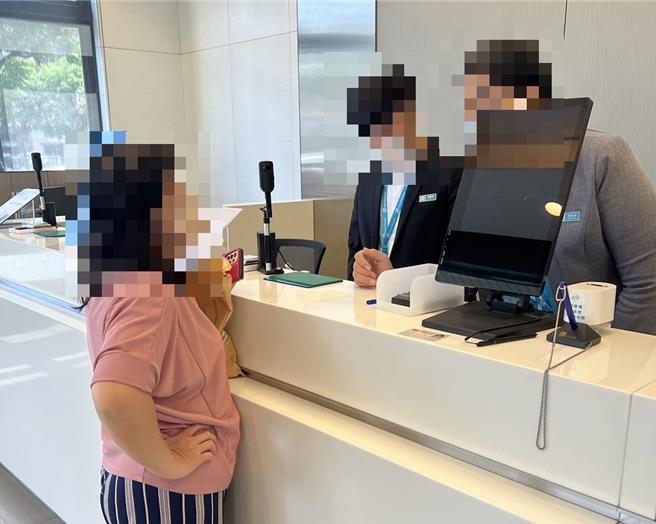還車款卻沒有借款記錄，行員、警方合力阻詐近128萬。（台中市警局第一分局提供／李易昌台中傳真）