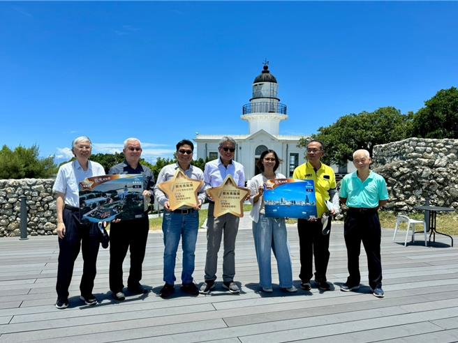 交通部观光署及计画合作单位日前视察旗津。（高市观光局提供）