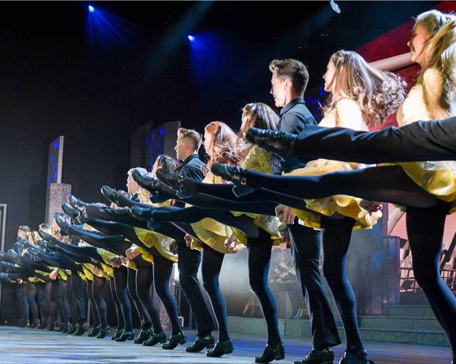 《大河之舞》舞者整齊劃一的舞步。（寬宏藝術提供）