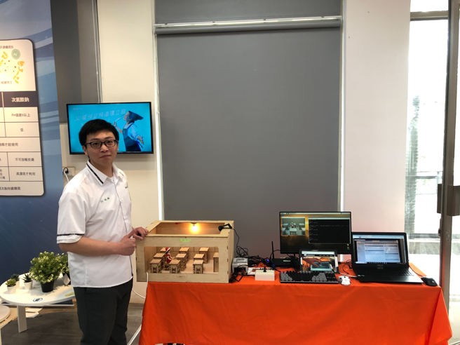 瑞芳高工资讯科江竣翰同学录取国立臺湾科技大学材料科学与工程系。(照片/新北市政府教育局提供)