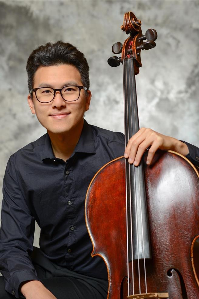 苗栗县「2024夏日古典音乐会」将于8月3日下午2时30分在县府文观局中正堂演艺厅演出，演出者有大提琴家谢孟轩。（苗栗县政府提供／谢明俊苗栗传真）
