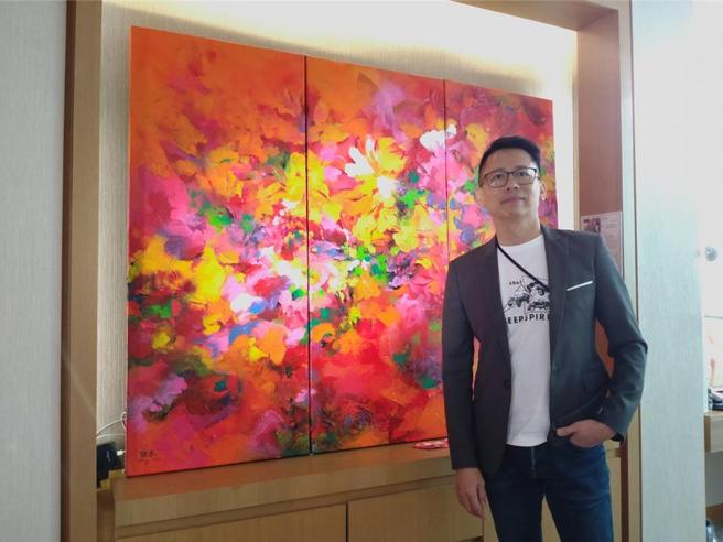 藝術家曾榮泰的作品常見於各大建案公設中典藏。圖／曾麗芳