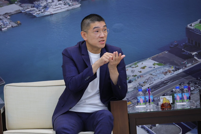 谢国梁指出，市府重视与机车行间的合作，持续与车行业者保持密切沟通，让「电动机车友善车行」政策方案更臻完善（图/基隆市政府提供）