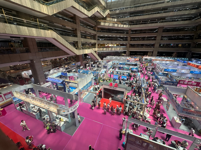 四天旅展展期，吸引近三十萬民眾觀戰，場面熱鬧。（圖/林洛安攝）