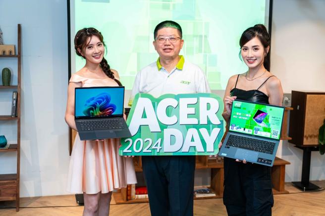 宏碁台湾区营运长张世欣（中）宣布2024宏碁Acer Day暑期活动于7月19日起跑。（石智中摄）