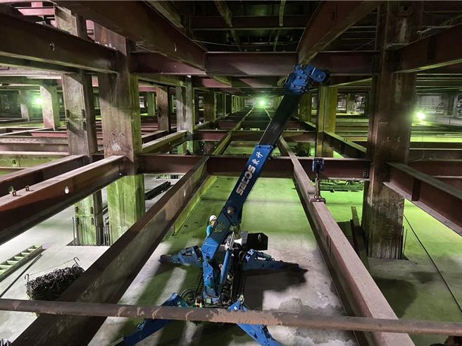 新竹县工务处表示去年严格要求丰邑执行工地抢险计画，已于当年度9月底施工完成，其中包含更换部分变形钢梁。（新竹县府提供／邱立雅竹县传真）