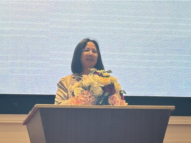 中华民国太阳光电发电系统商业同业公会（PVGSA）19日中午在台中市乌日区臻爱花园饭店登场，经济部能源署主任秘书翁素真亦到场，她表示，期待未来政府和公协会持续密切合作，藉由企业实际经验了解需要改善与创新之处，促绿能发展更快速。（潘虹恩摄）