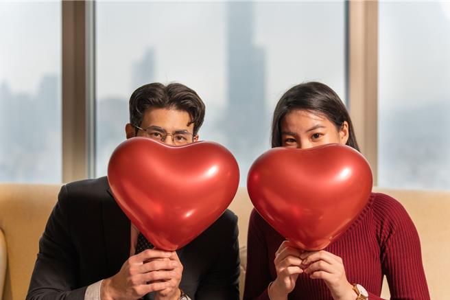 「恋夏情人飨乐假期」住房专案，享受双人一泊二食的浪漫时光，每晚9600元起。(台北远东香格里拉提供)