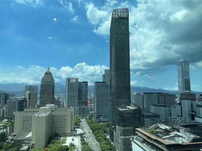 「台北天空塔」境外股權求售案延期至今天截止遞交投資意向書，接管人FTI傍晚透露：「已收到買家出價！」。圖／蔡惠芳