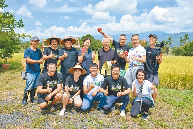 新光保全与青出宜兰农业运销合作社携手举办 「来宜兰做田，呷饭！」，展示双方近年在推动永续农业及食农教育合作的努力成果。图／新光保全提供