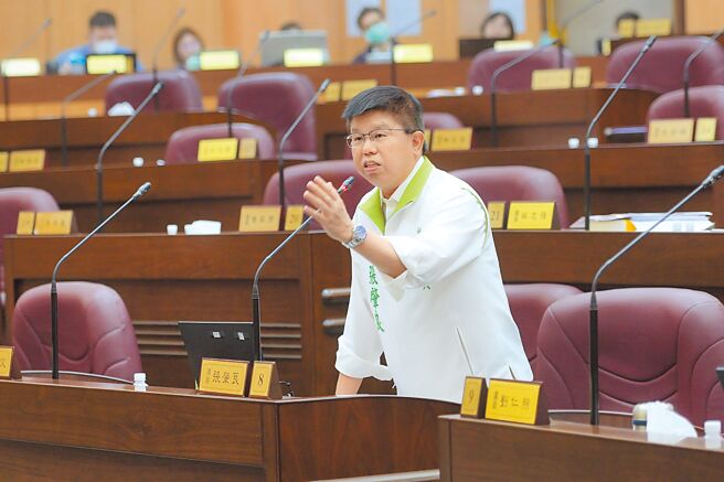 桃園市議員張肇良涉嫌為違章建築關說龍潭區公所，使建築順利完工並出租給超商，桃園地檢署18日聲押張肇良，桃園地院認為他有逃亡、滅證、串證之虞，裁定羈押禁見。（摘自桃園市議會網站／賴佑維桃園傳真）