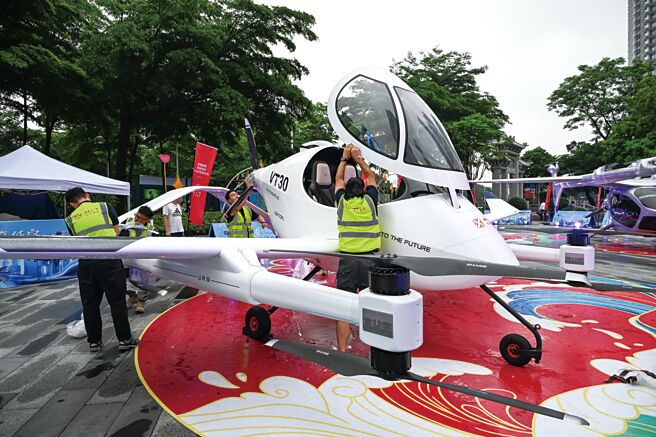廣州低空領域技術創新水準全國領先，更提要向全球生產銷售「廣州造」的首台飛行汽車，並推動成為大陸國內首個載人飛行商業化營運城市。（新華社）