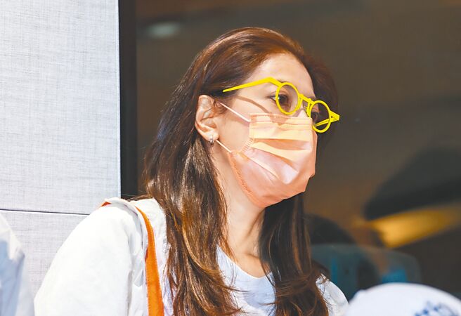 胡瓜的老婆丁柔安18日在練團室全程相伴。（羅永銘攝）