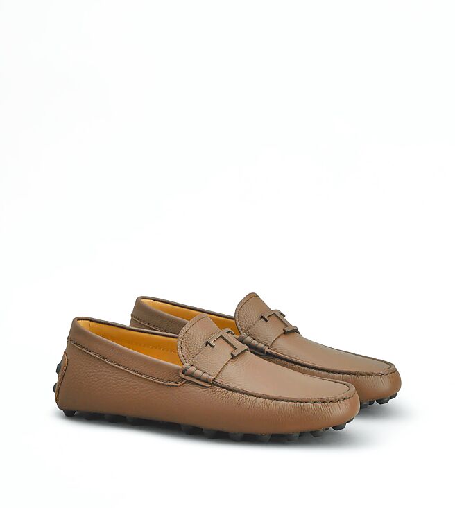TOD'S T TIMELESS男士深棕色豆豆鞋，2万9500元。（TOD's提供）