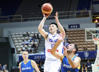 琼斯杯》挡不住麦卡洛！中华白惨输菲律宾26分吞第4败