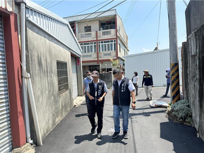 市議員李文傑關心大甲居民生活，爭取自來水延管及道路復平工程，近日已完工。（市議員李文傑提供／陳淑娥台中傳真）