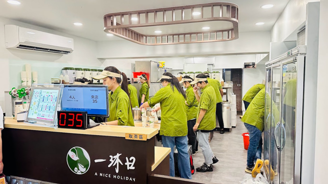 人氣手搖飲料店一沐日店員忙翻，有網友直呼好幾個禮拜前訂才喝得到。（翻攝Google Maps）