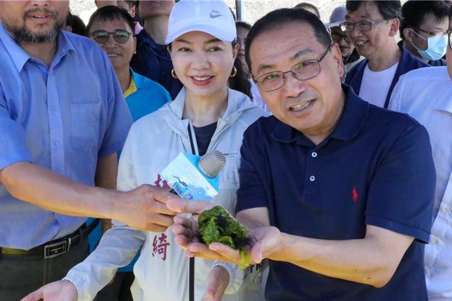 憲法法庭在昨（19）日下午針對國會改革法案作成暫時處分裁定，凍結法規適用，新北市長侯友宜表示，其實憲法法庭做這樣「相信很多人不覺得意外，卻令人感到非常遺憾」。（柯毓庭攝）