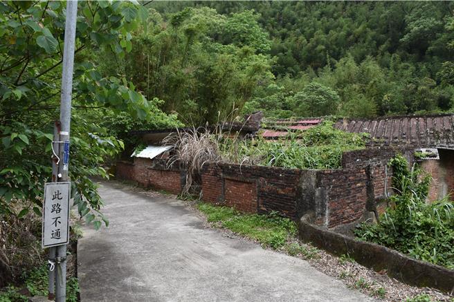 苗栗县南庄乡通往狮头山劝化堂苗20线旁，原有旧台阳煤矿矿址，多年前由金姓韩国人买下。（谢明俊摄）