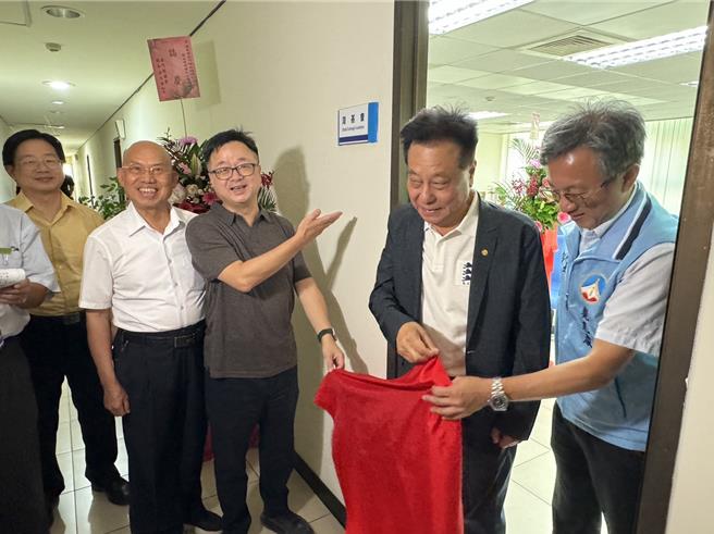 海基会副董事长兼秘书长罗文嘉今（20日）出席海基会正式派员进驻「行政院处理试办通航事务金门行政协调中心」揭牌仪式。（于家麒摄）