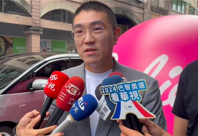 绿营议员质疑微风得标东岸商场后，承诺相关设备改善未执行。基隆市长谢国梁回应，NET至今占着东岸商场没付任何租金，以致厂商没有收入，微风要如何作整体规画，会再了解。（徐佑升摄）