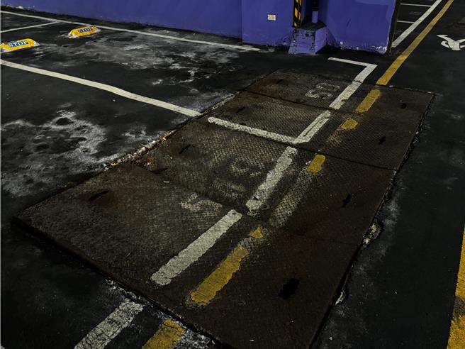 绿营议员质疑微风得标东岸商场后，承诺相关设备改善未执行。基隆市长谢国梁回应，NET至今占着东岸商场没付任何租金，以致厂商没有收入，微风要如何作整体规画，会再了解。（市议员郑文婷提供／徐佑升基隆传真）