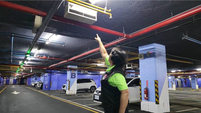 绿营议员质疑微风得标东岸商场后，承诺相关设备改善未执行。基隆市长谢国梁回应，NET至今占着东岸商场没付任何租金，以致厂商没有收入，微风要如何作整体规画，会再了解。（市议员郑文婷提供／徐佑升基隆传真）