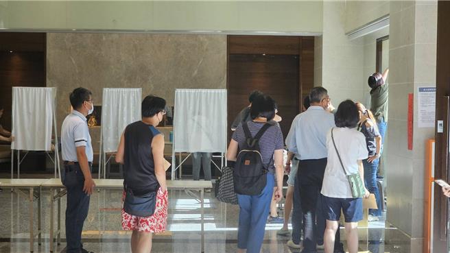 桃园市选委会于20日办理龟山区文青里长谢嘉仁罢免案。（姜霏摄）