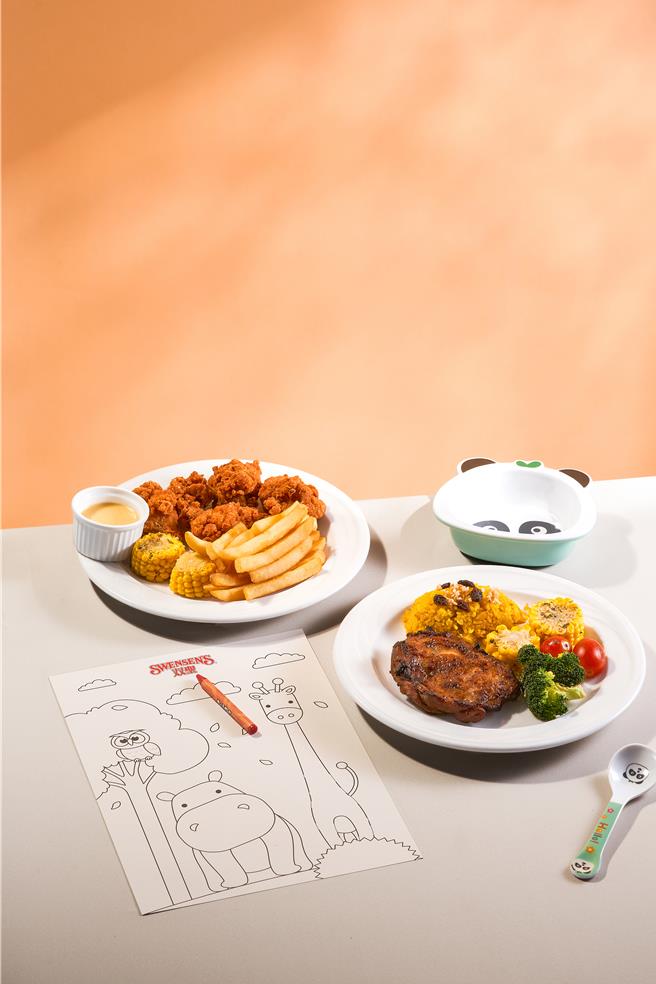 欢庆「双圣」登台40周年，即日起至8月31日，平日大人点主餐可享儿童餐半价优惠，餐厅还提供图画纸让孩子们尽情展现创意。（SWENSEN’S 双圣提供）