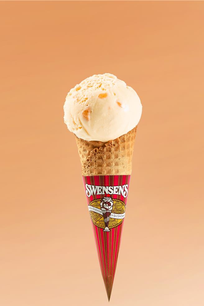 即日起至8月31日止，只要中央气象局公布当日台北市、新北市最高气温破40度，「双圣」将史无前例招待40组消费者享有单球冰淇淋免费吃。（SWENSEN’S 双圣提供）