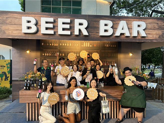 炎炎夏日，屏县府为替民眾消暑，继举办凉夏祭冰品飨宴后，「嗨啤市集」20日随之登场，一连2天在胜利星村激发「屏东夜经济」。（谢佳潾摄）