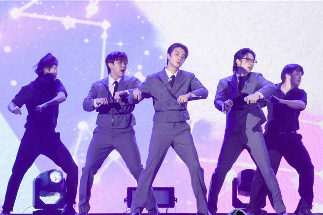 B1A4成员灿多（左起）、孔灿、CNU暌违7年来台，表演8首歌掀回忆杀。（COME ON JKSSP提供）